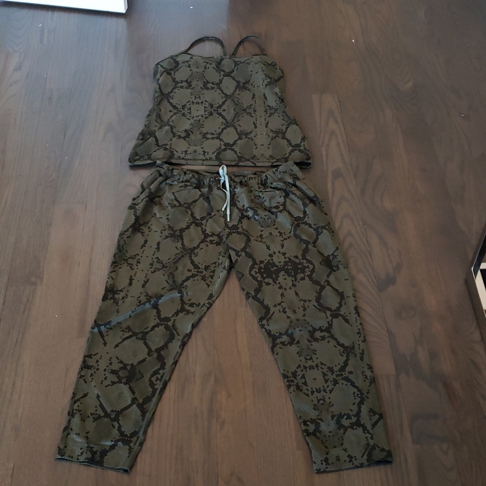 2 pc Lululemon outfit